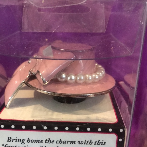 NWT Set of 10 Parisian pink hat & pearls glam wine bottle stopper party favors - Picture 9 of 10